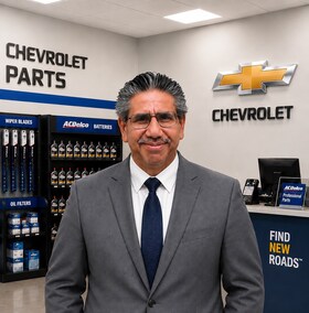 Staff member Eli Solis from ID_b7fcbd