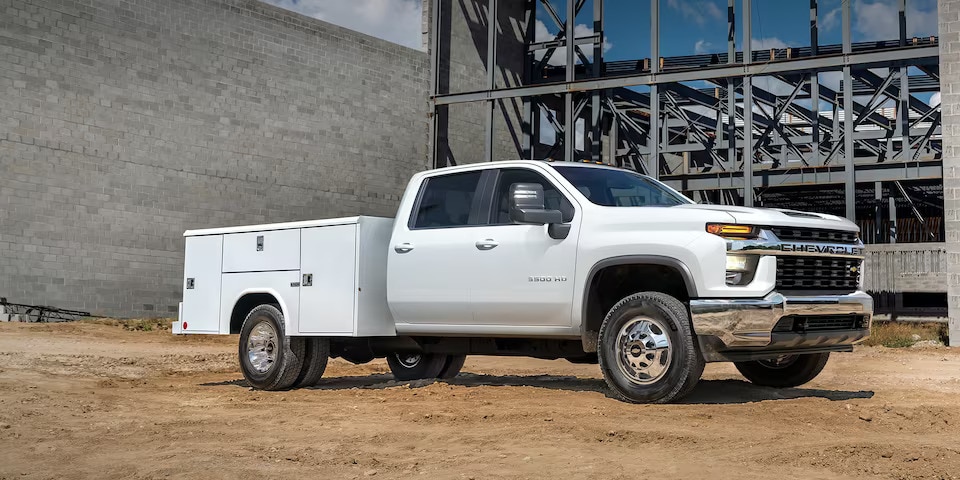 2023-silverado-3500-chassiscab-masthead-01.jpg
