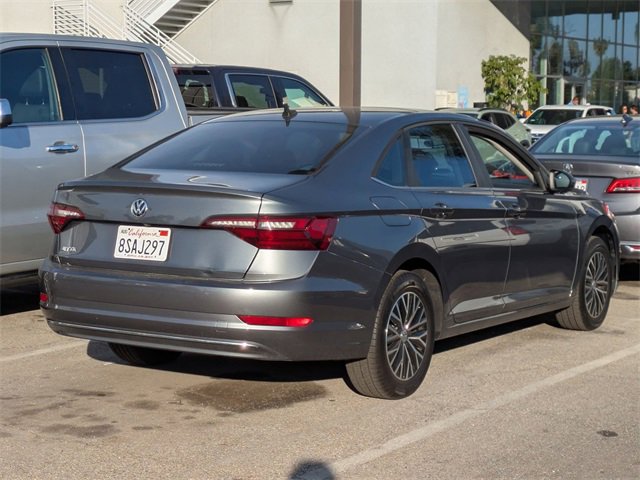 2020 Volkswagen Jetta SE R-Line photo 2