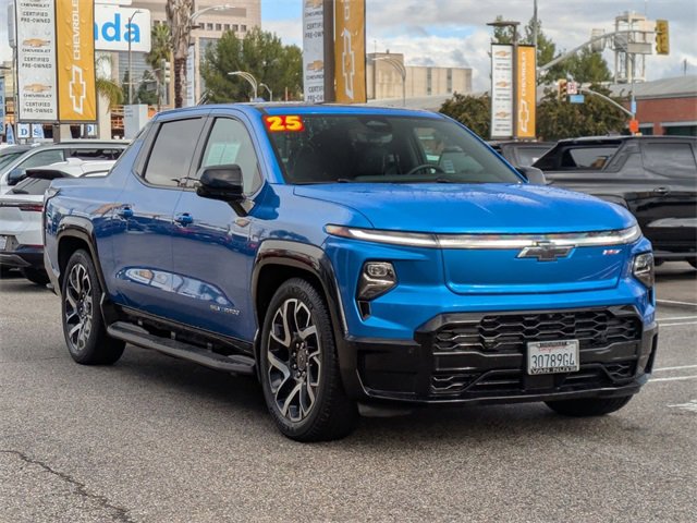 2025 Chevrolet Silverado EV RST photo 3