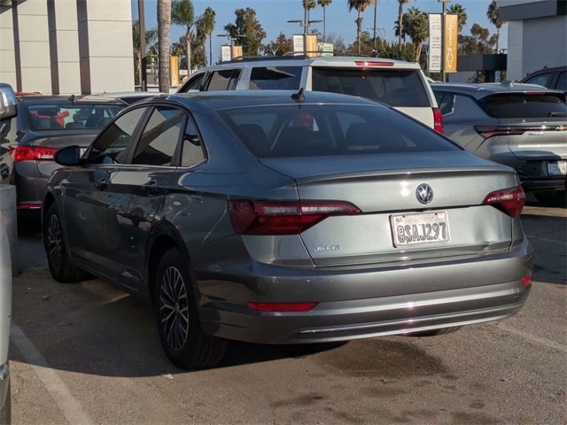 2020 Volkswagen Jetta SE R-Line photo 3