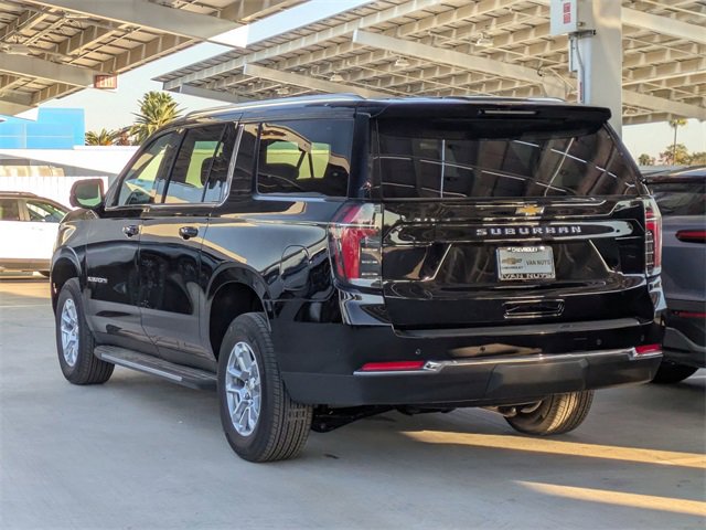 2026 Chevrolet Suburban LS photo 4