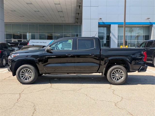2025 Chevrolet Colorado Work Truck LT photo 3