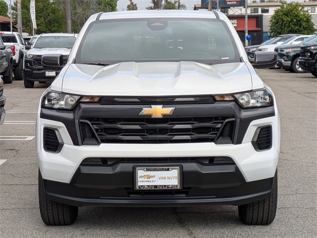2025 Chevrolet Colorado Work Truck LT photo 2