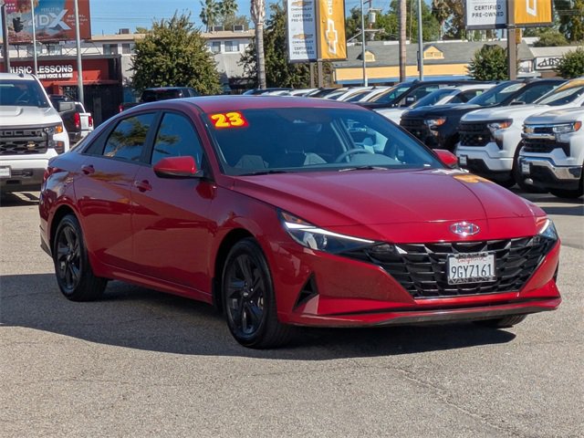 2023 Hyundai Elantra SEL photo 2