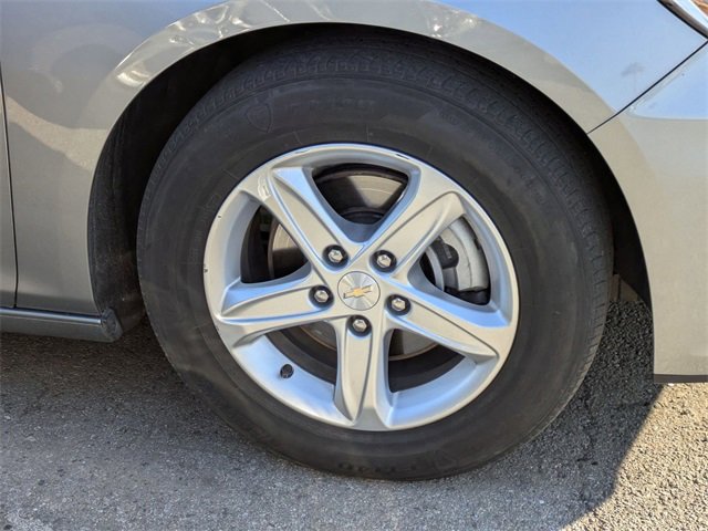 2023 Chevrolet Malibu 1LT photo 2