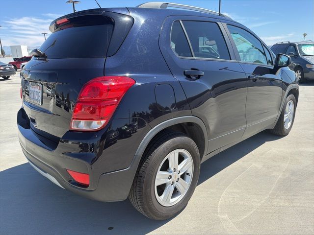 2022 Chevrolet Trax LT photo 2