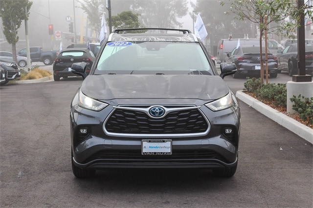 Used 2022 Toyota Highlander XLE with VIN 5TDGARAH6NS512533 for sale in Van Nuys, CA