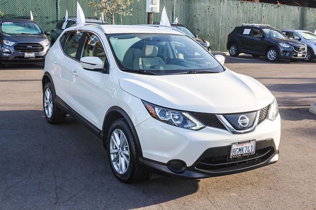 2018 Nissan Rogue Sport SV photo 2
