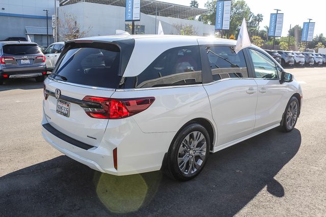 2025 Honda Odyssey Touring photo 4