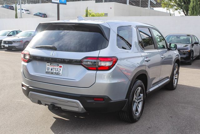 2024 Honda Pilot EX-L 8 Passenger photo 4