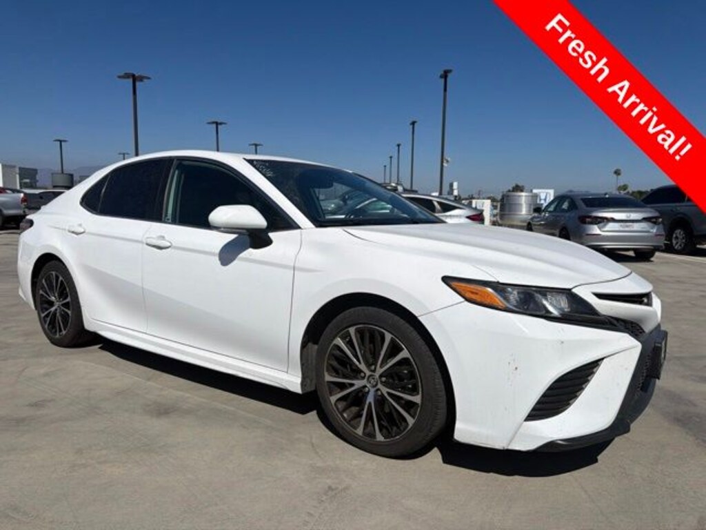 Used 2019 Toyota Camry SE Sedan