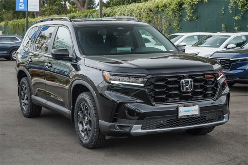 New 2025 Honda Pilot TrailSport SUV