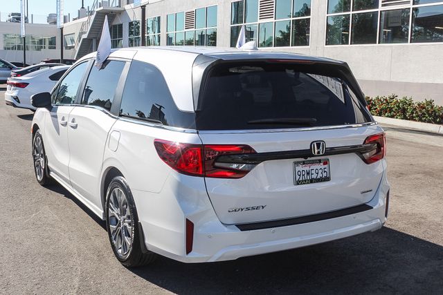 2025 Honda Odyssey Touring photo 6