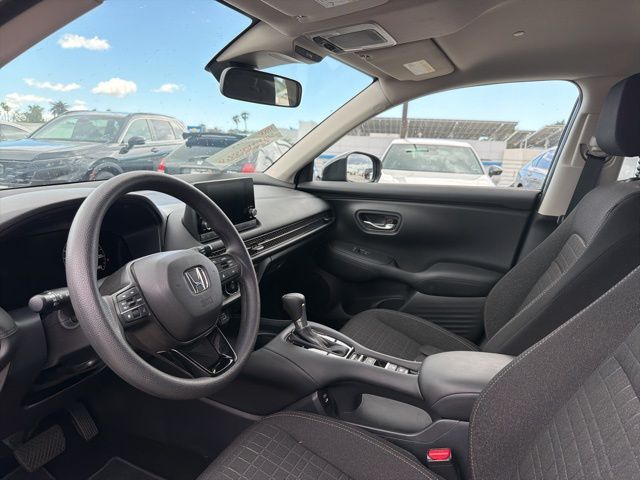 2025 Honda HR-V LX photo 3