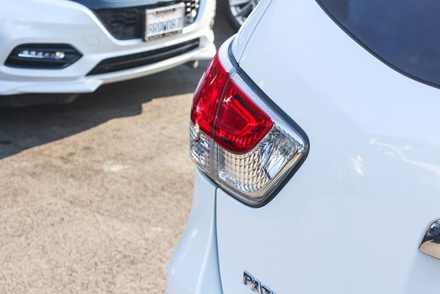 2013 Nissan Pathfinder SV photo 3