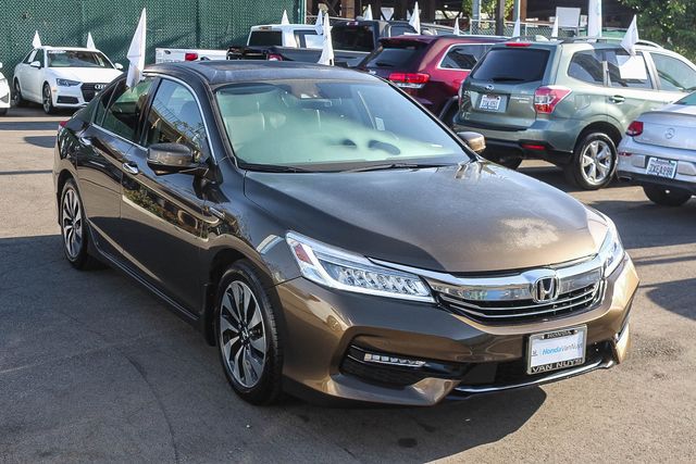 2017 Honda Accord Hybrid Touring photo 2