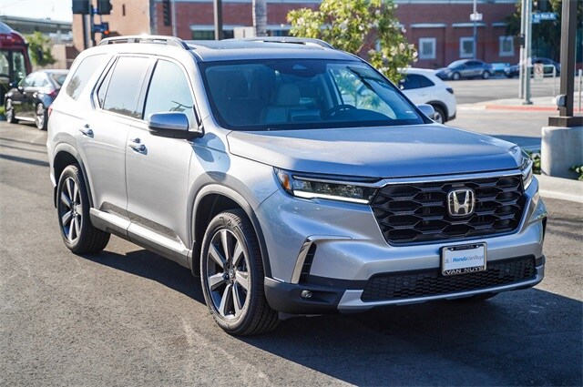 2025 Honda Pilot Touring photo 2