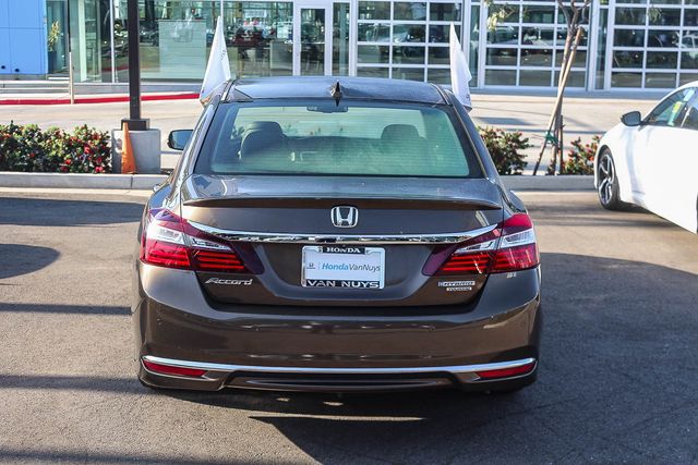 2017 Honda Accord Hybrid Touring photo 5
