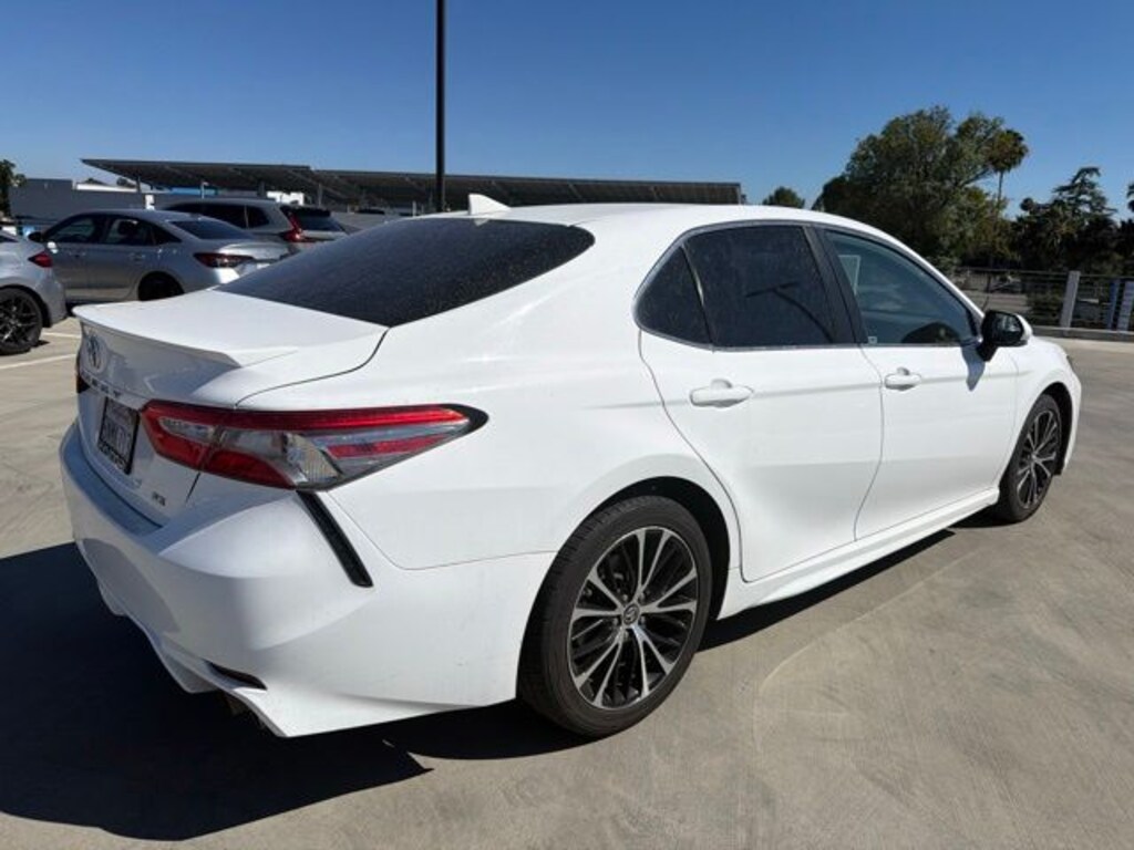Used 2019 Toyota Camry SE Sedan