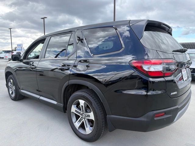 2025 Honda Pilot EX-L+ photo 2