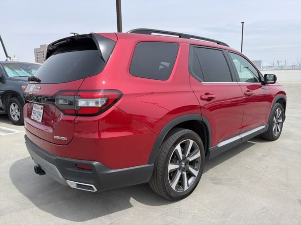 Used 2025 Honda Pilot Touring SUV