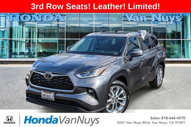 2024 Toyota Highlander Limited FWD's photo