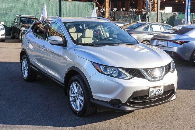 2018 Nissan Rogue Sport SV photo 2