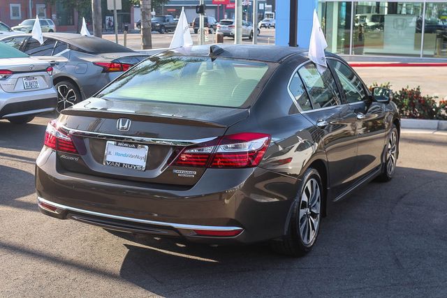 2017 Honda Accord Hybrid Touring photo 4