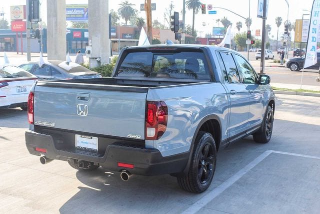 2023 Honda Ridgeline Black Edition photo 4