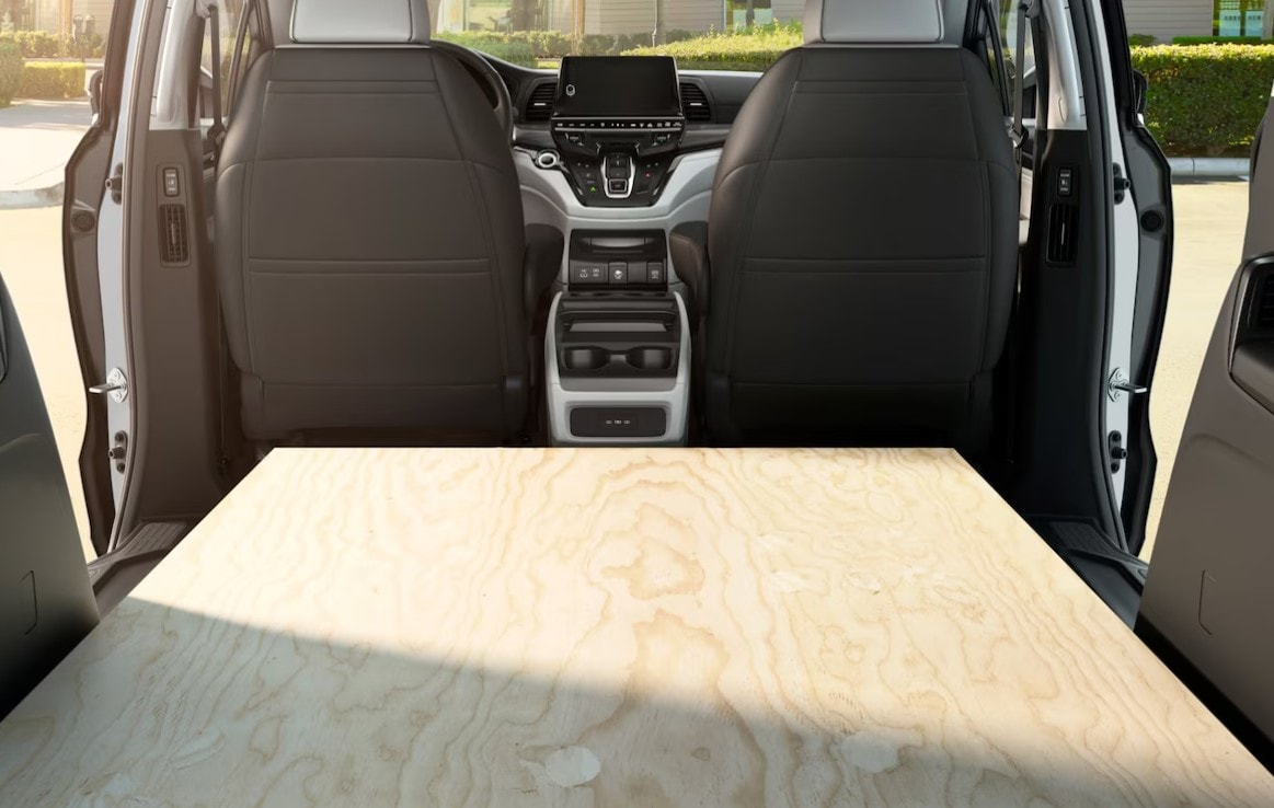 2026-honda-odyssey-trunk-view.jpg