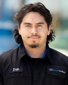 Staff member Erik Galamn from d1b7614ec264