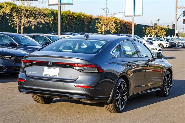 2025 Honda Accord Hybrid Touring photo 4