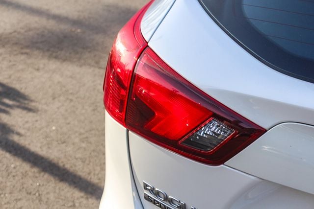 2018 Nissan Rogue Sport SV photo 3