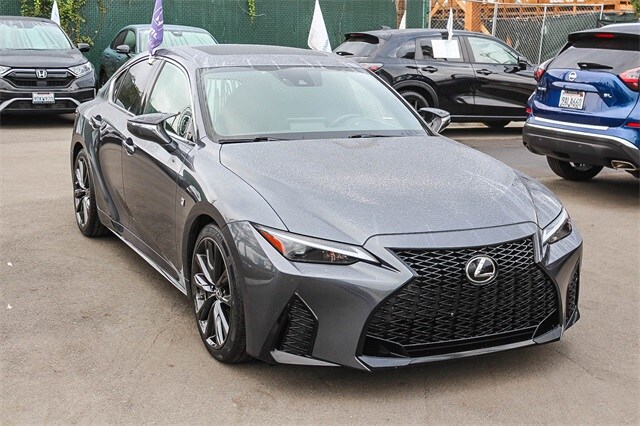 2022 Lexus IS 350 F SPORT photo 3