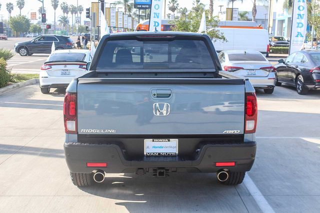 2023 Honda Ridgeline Black Edition photo 5