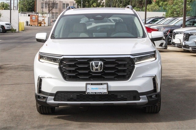 2025 Honda Pilot Touring photo 2