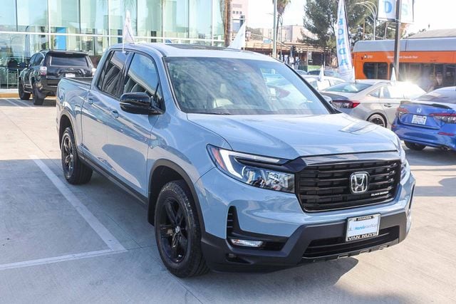 2023 Honda Ridgeline Black Edition photo 2