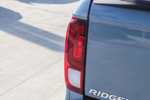 2023 Honda Ridgeline Black Edition photo 3