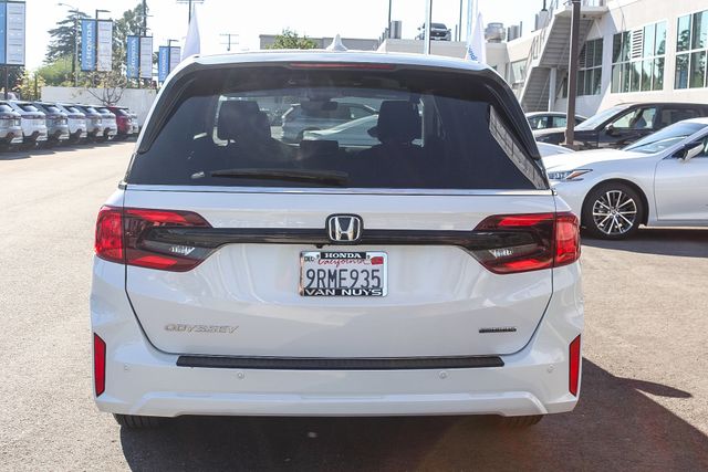 2025 Honda Odyssey Touring photo 5