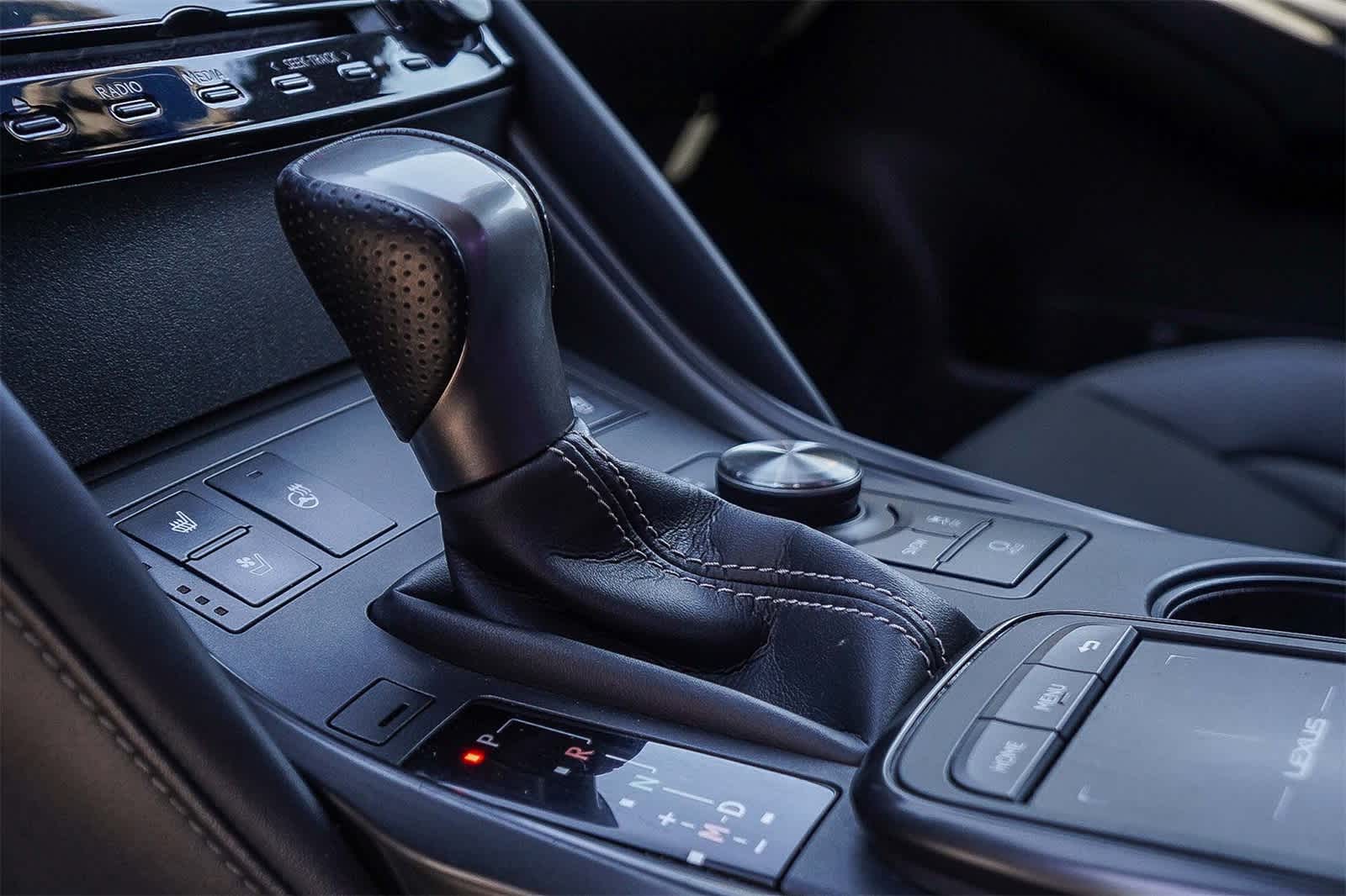 Thumbnail: 2022 Lexus IS - 15