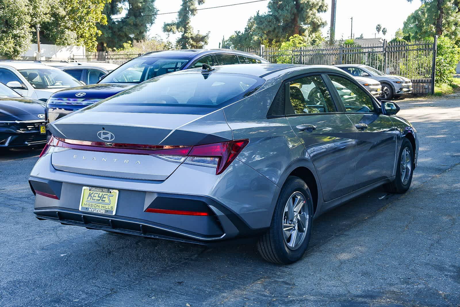 Thumbnail: 2026 Hyundai Elantra - 4