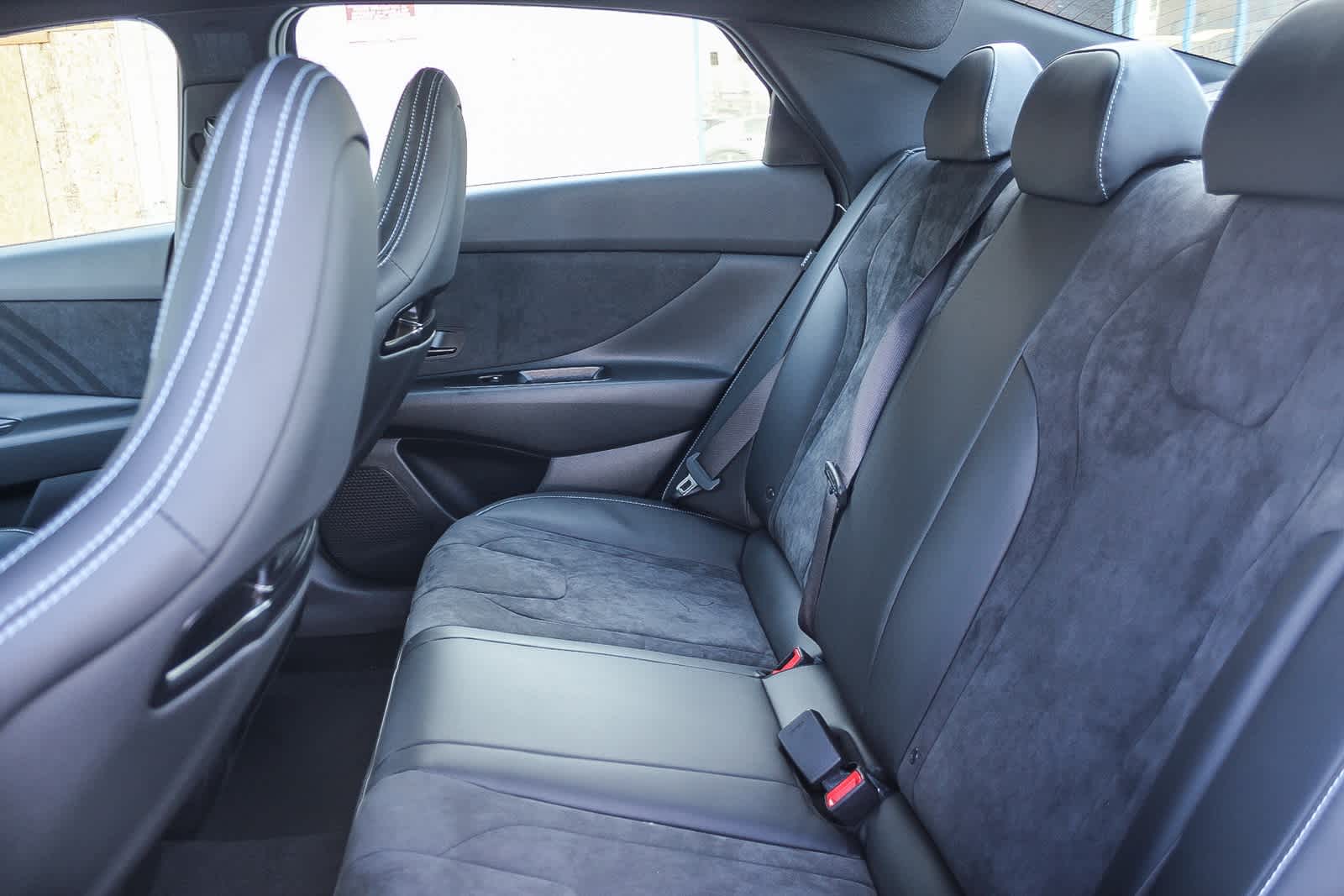 2025 Hyundai Elantra Base 14