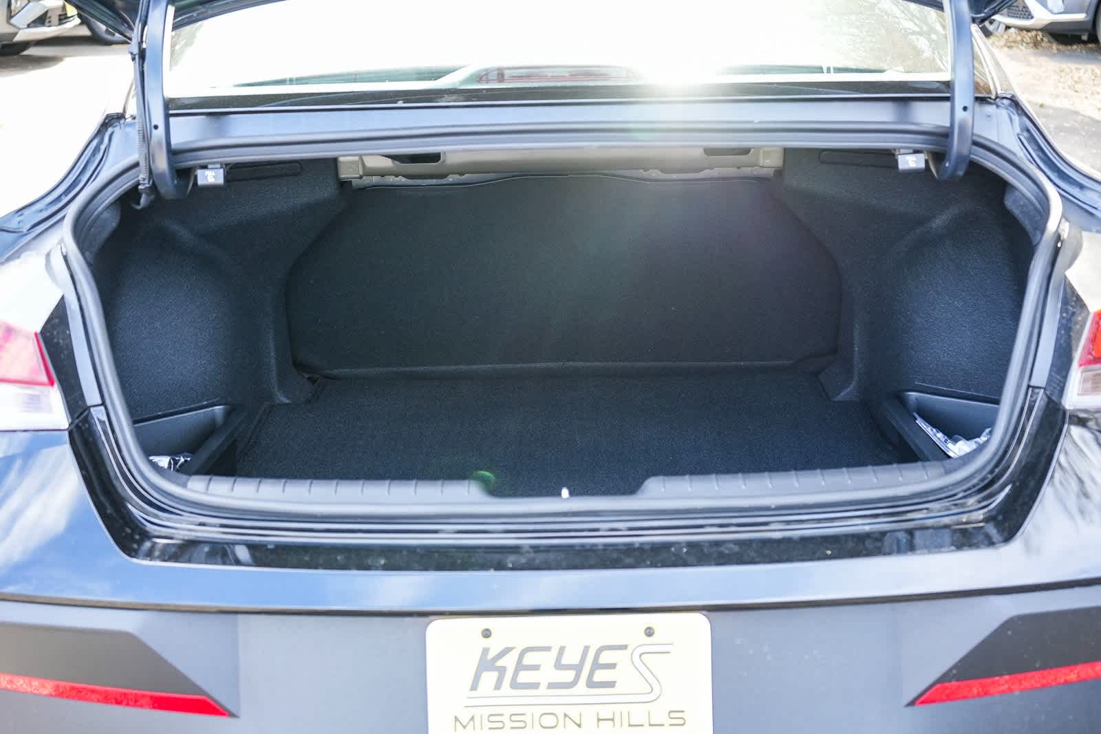 Thumbnail: 2025 Hyundai Elantra - 15