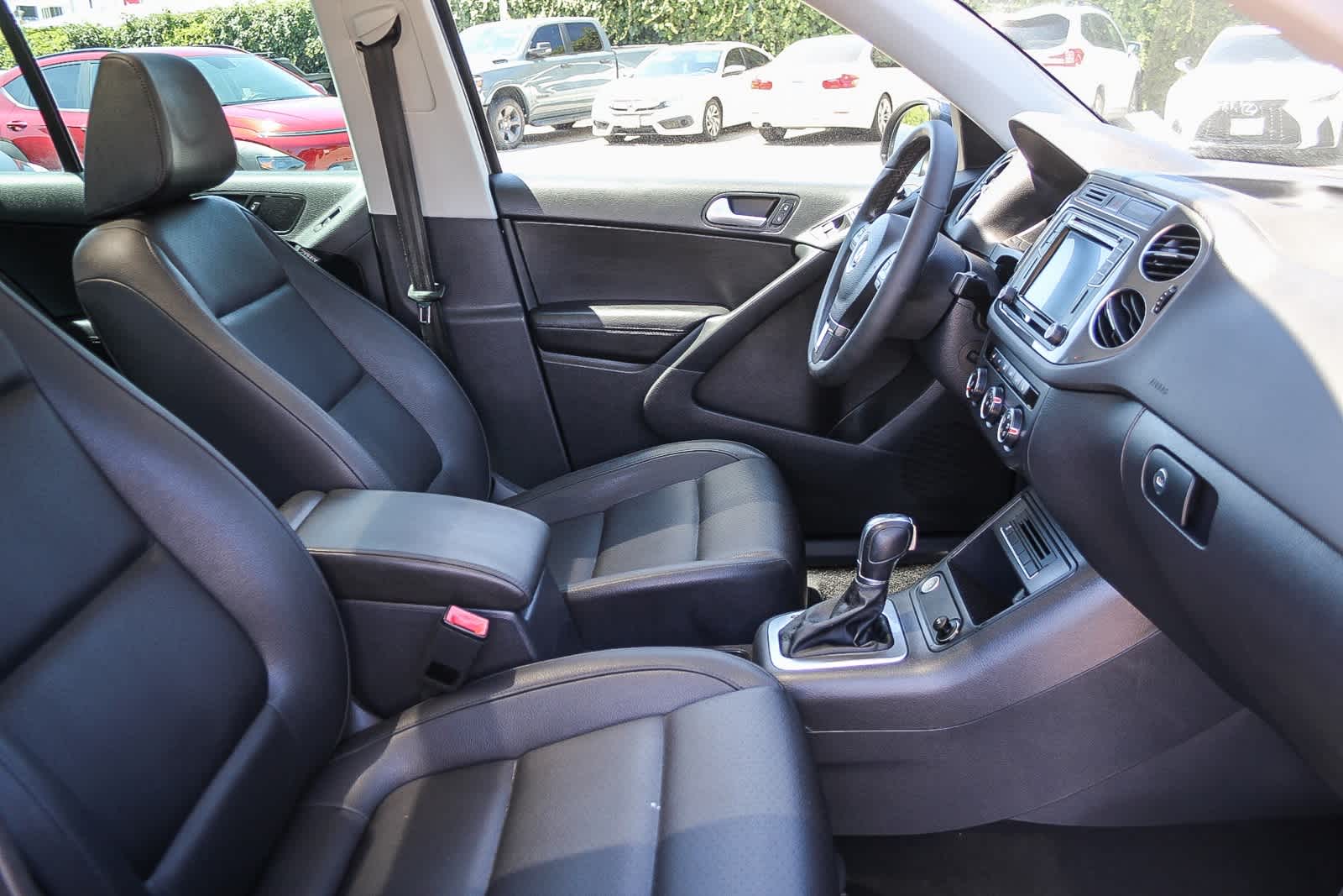 Thumbnail: 2016 Volkswagen Tiguan - 13