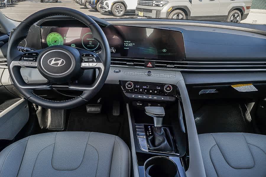 Thumbnail: 2025 Hyundai Elantra - 17