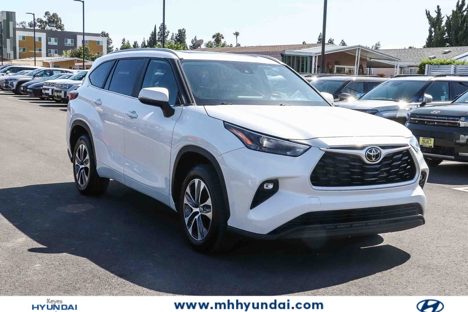 Thumbnail: 2023 Toyota Highlander - 5