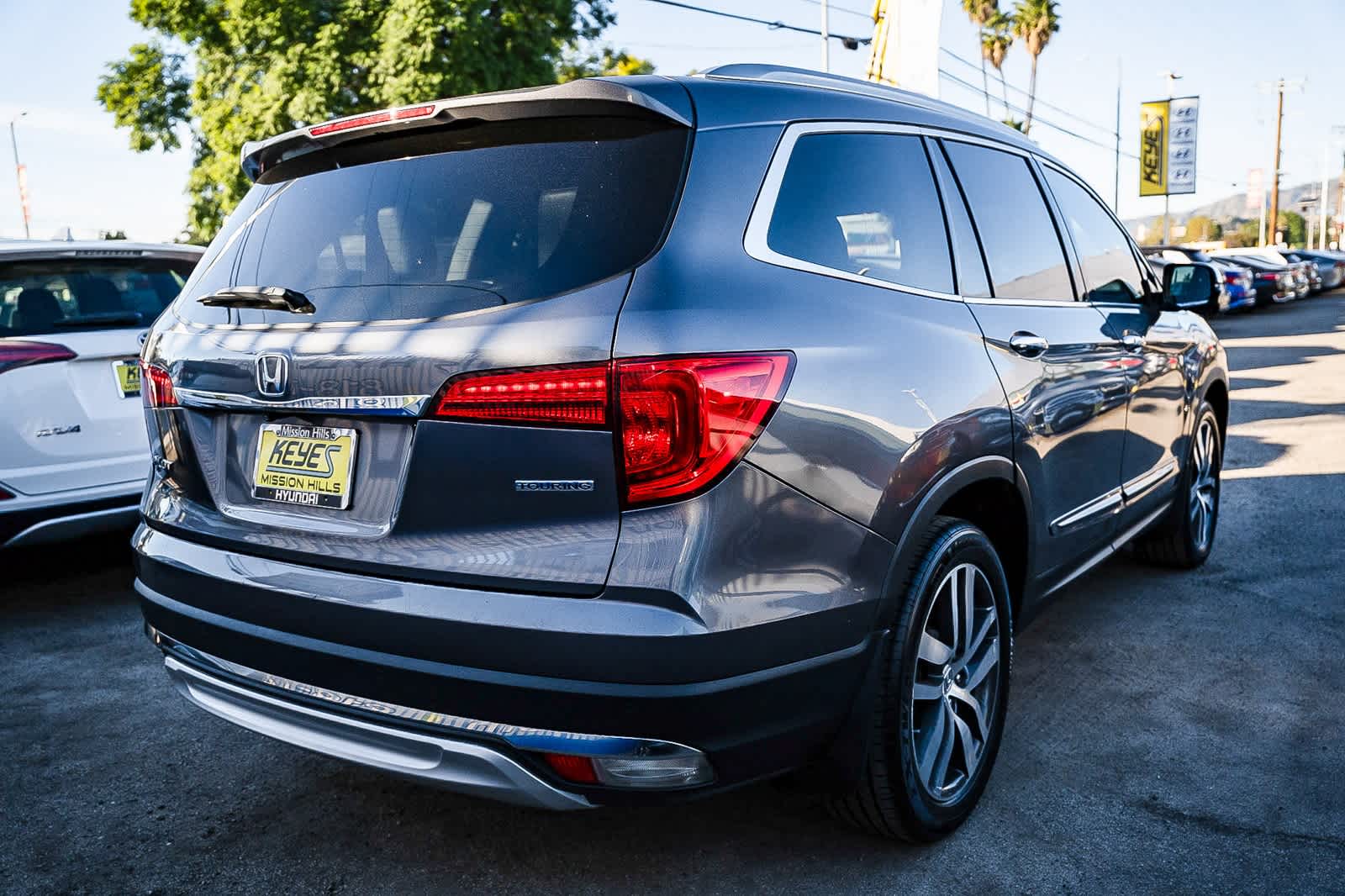 Thumbnail: 2017 Honda Pilot - 8