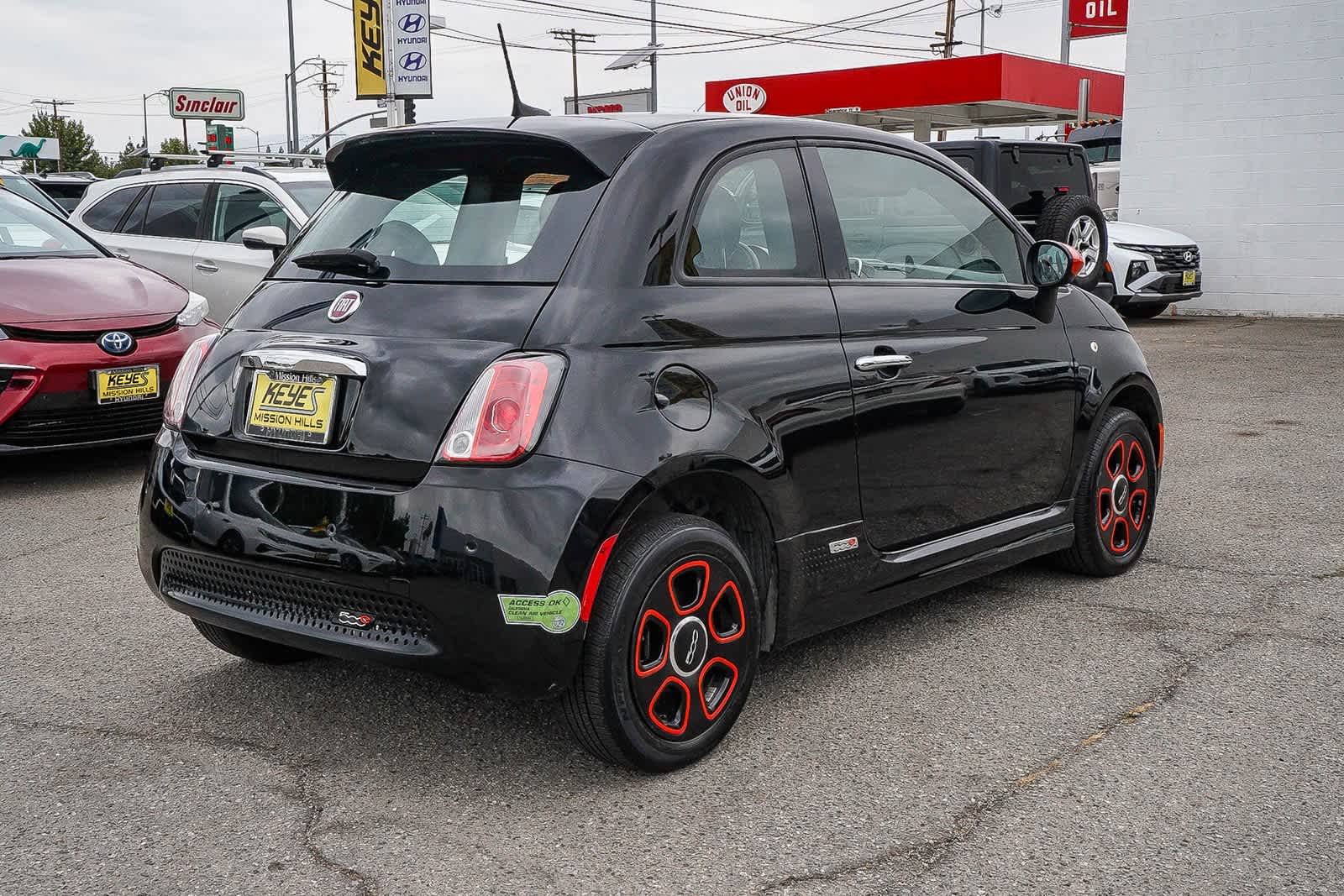 Thumbnail: 2019 Fiat 500e - 4