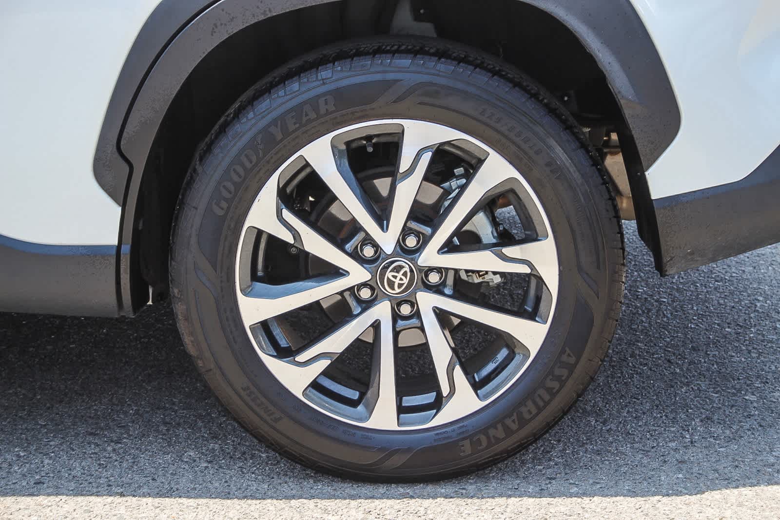 2023 Toyota Corolla Cross XLE 8